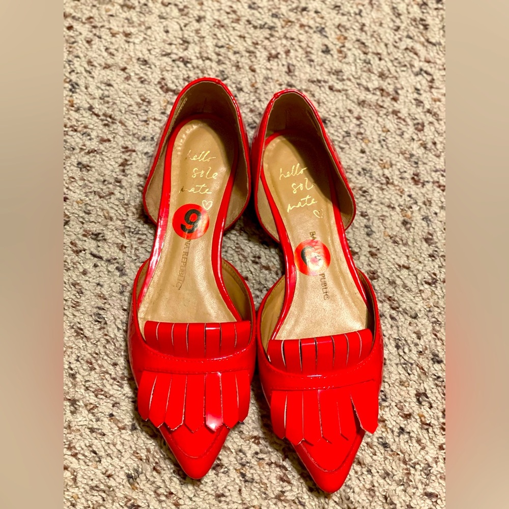 Banana Republic red patent leather flats size 6
